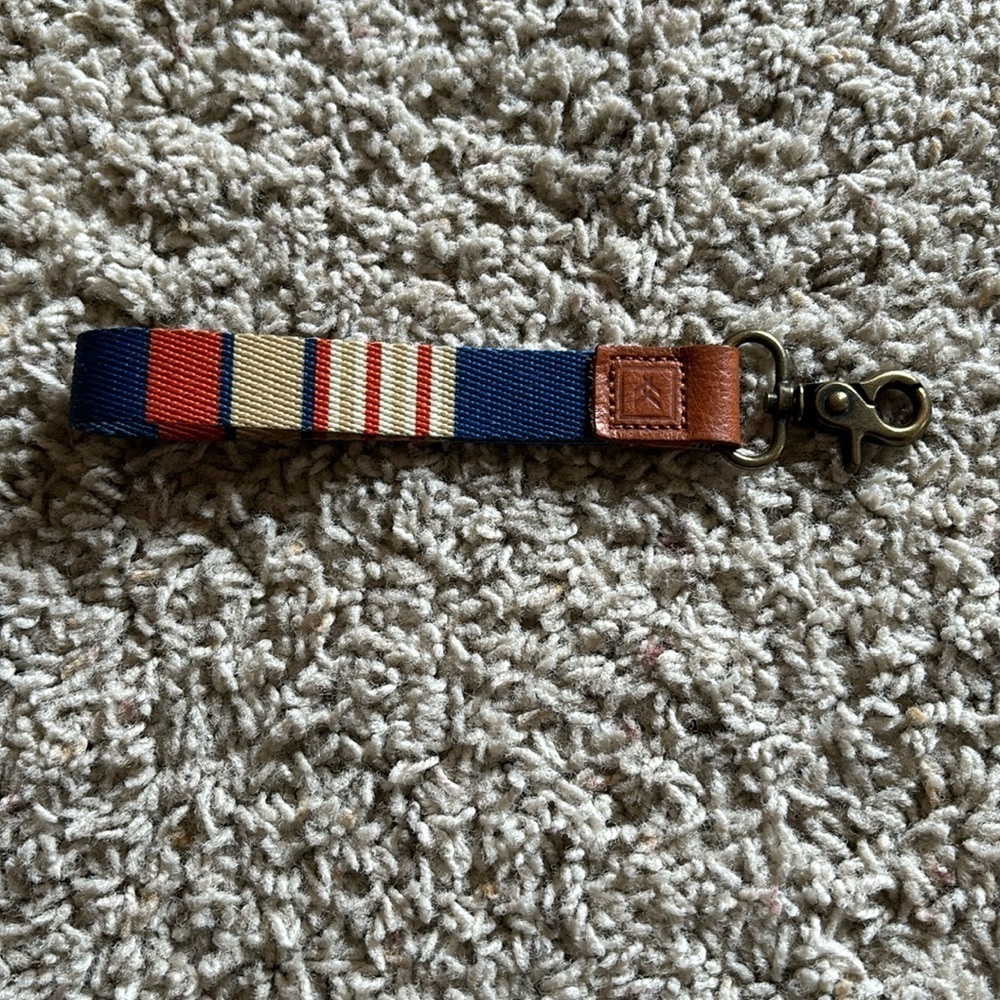 Thread wrist lanyard